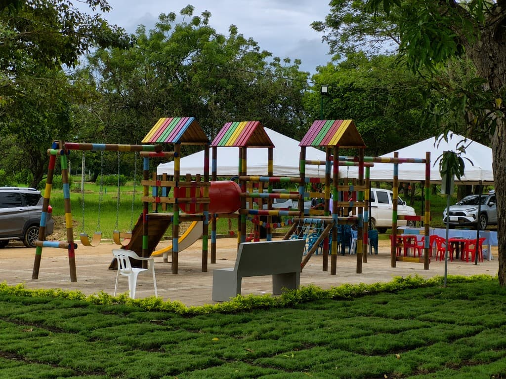 Parque infantil y zona de recreación al aire libre